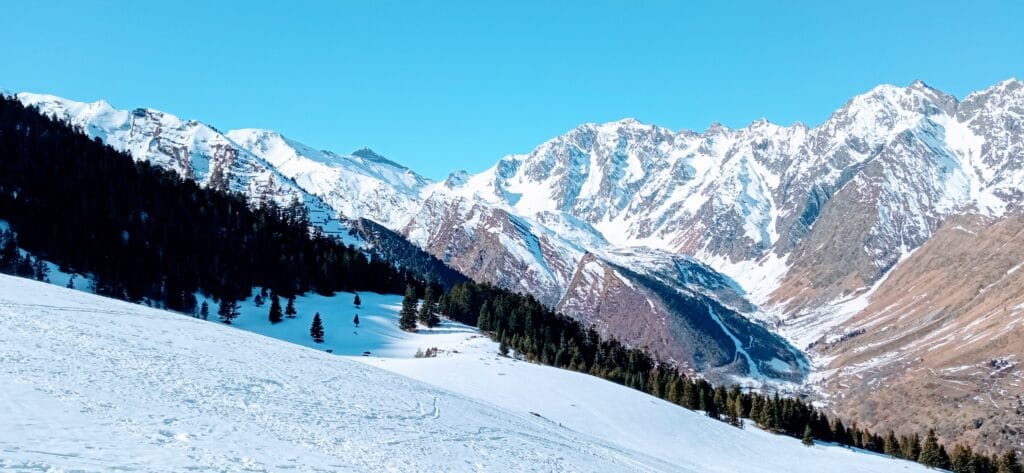 Ruta guiada con raquetas de nieve en el Pirineo de Huesca